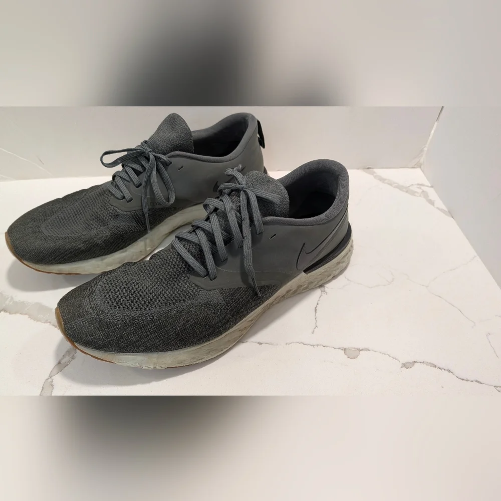 Nike Odyssey React Flyknit Size 15 Gray Low Top Runner Walking Shoes Sneakers